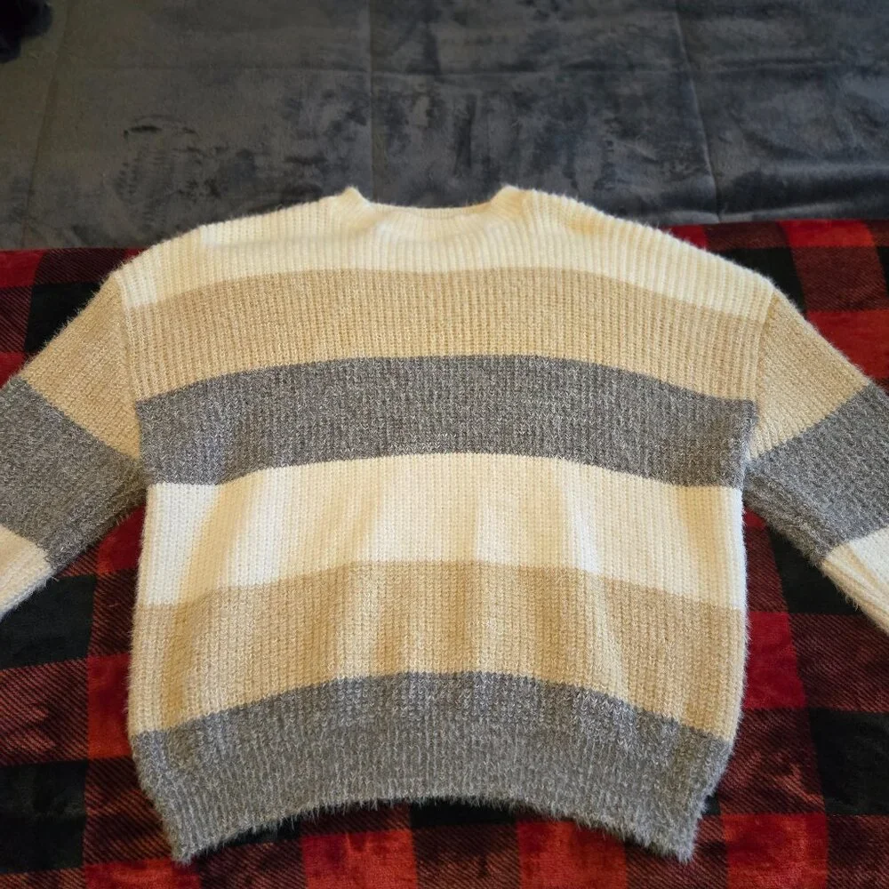 Sweater - Picture 1 of 5